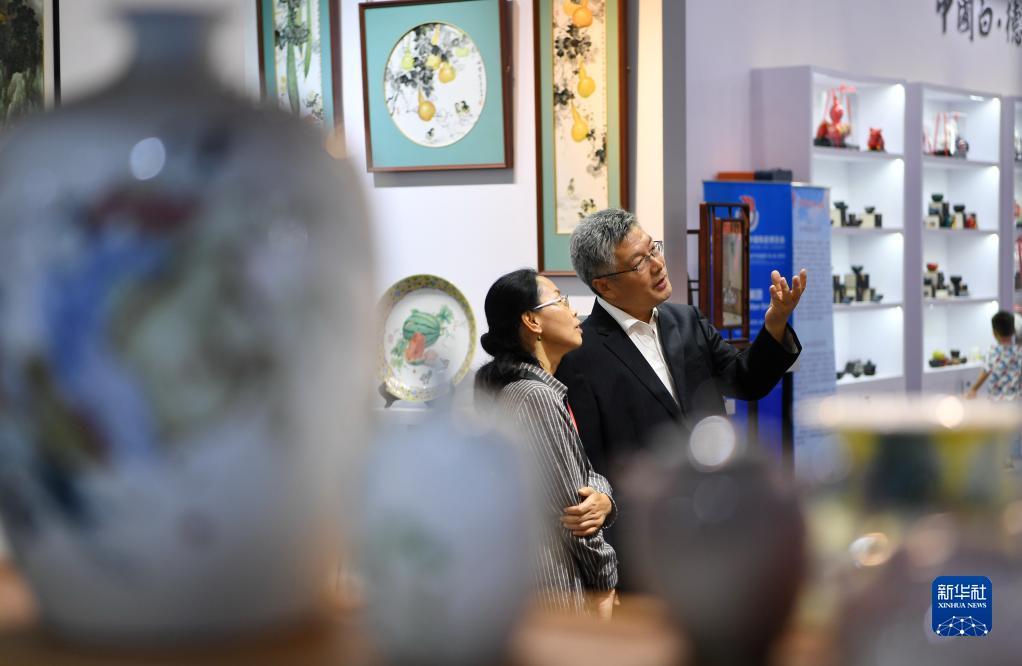 乐潮娱乐棋牌